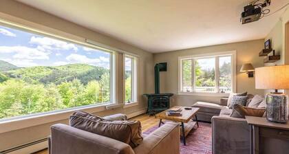 Private Oasis Under 10 Mins from Woodstock