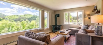 Private Oasis Under 10 Mins from Woodstock