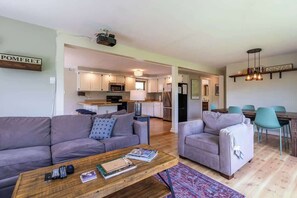 Smart TV, fireplace, offices - Private Oasis Under 10 Mins from Woodstock (Pomfret)