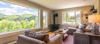 Private Oasis Under 10 Mins from Woodstock