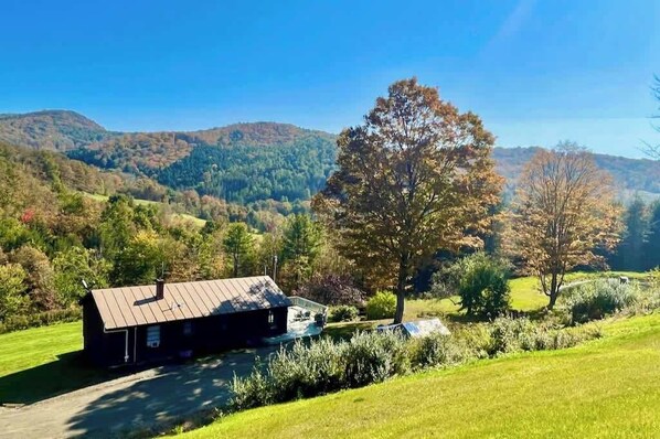 Property grounds - Private Oasis Under 10 Mins from Woodstock (Pomfret)