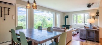 Peaceful oasis, stunning views, less than 10 mins from Woodstock Village