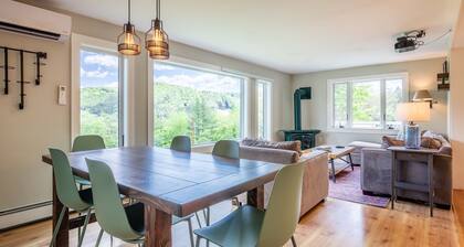 Peaceful oasis, stunning views, less than 10 mins from Woodstock Village