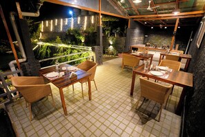 Restaurant - Valtara Resort (Nainital)