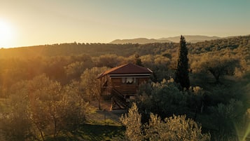 Romantic Bungalow, Mountain View | Premium bedding, free WiFi, bed sheets