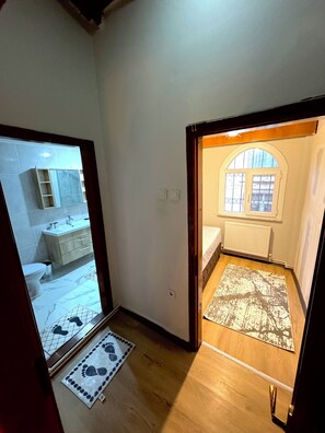 4 quartos, ferros/tábuas de passar roupa, Wi-Fi, roupa de cama