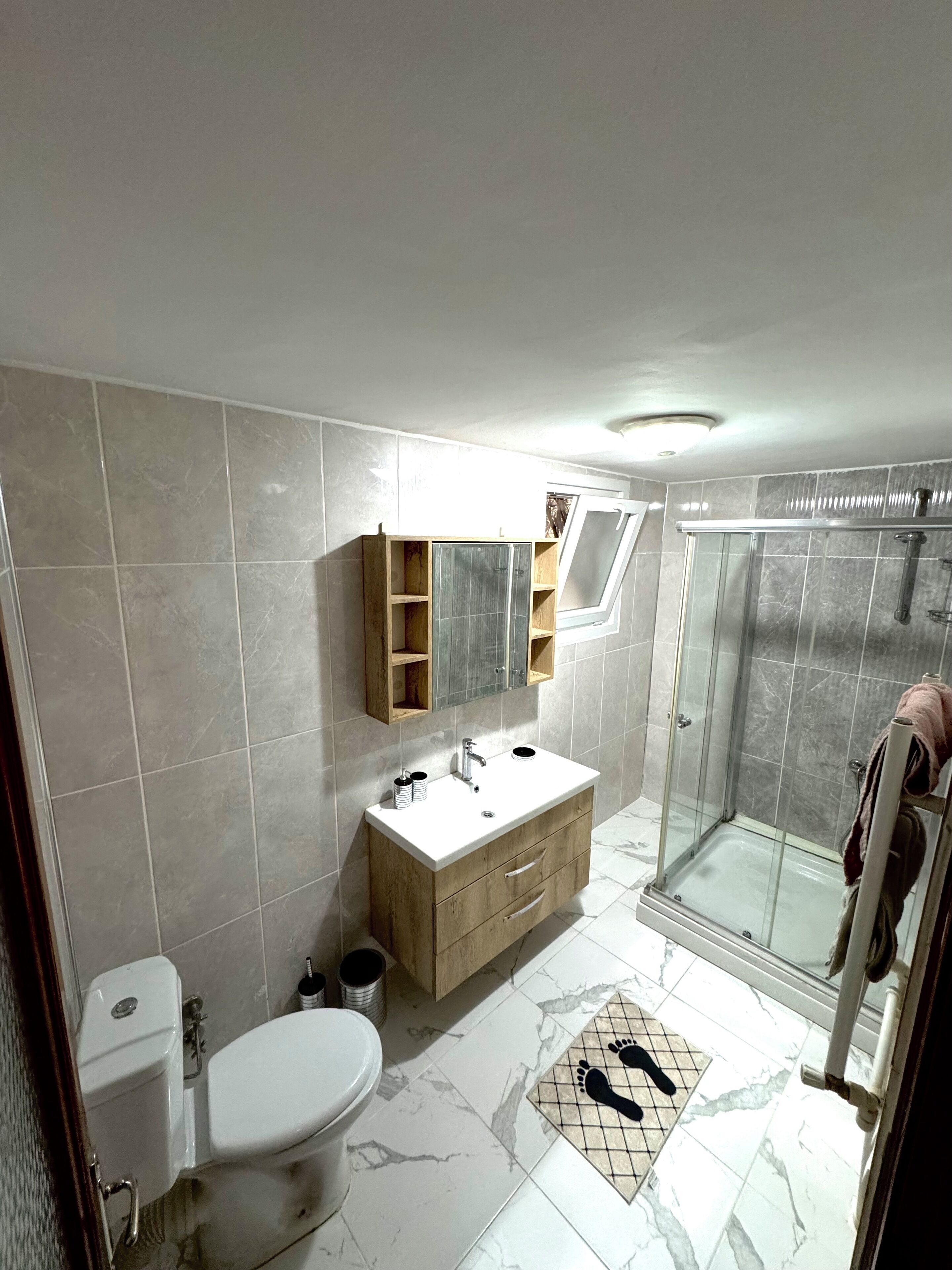 Dusche, Haartrockner, Bidet, Handtücher