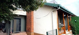 ŞÖMİNELİ VE DENİZE ÇOK YAKIN KONUMDA HUZURLU MÜSTAKİL VİLLA