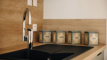 House, 2 Bedrooms | Private kitchen