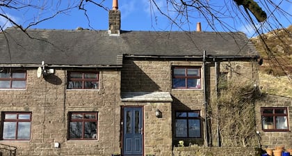 Anroach Farm House in The Peak District (sleeps 20)