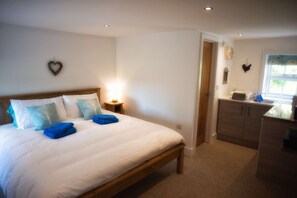 9 bedrooms, desk, iron/ironing board, WiFi - Anroach Farm House in The Peak District (sleeps 20) (Buxton)