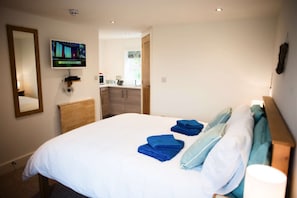 9 bedrooms, desk, iron/ironing board, WiFi - Anroach Farm House in The Peak District (sleeps 20) (Buxton)