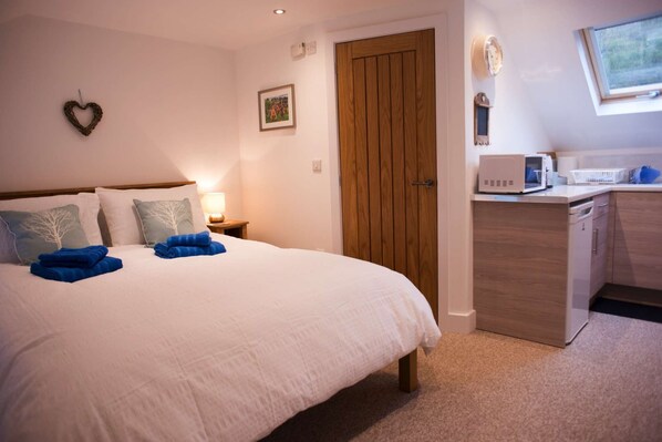 9 bedrooms, desk, iron/ironing board, WiFi