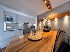 Unclassified image, 5 of 53, button - Sunlit Alpine Apartment in Neukirchen (Neukirchen am Großvenediger)