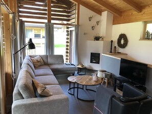 TV, fireplace