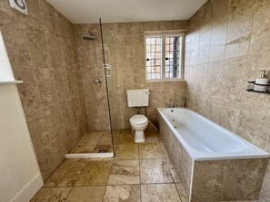 Secador de pelo, toallas