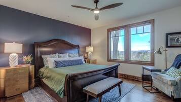 3 bedrooms, desk, iron/ironing board, internet