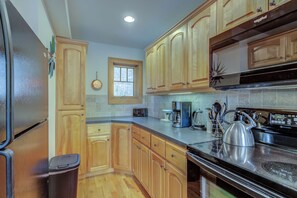 غسالة أطباق، ماكينة لصنع القهوة/الشاي، مستلزمات طهي/أطباق/أوعية