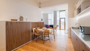 Appartement, 1 slaapkamer, balkon, uitzicht op tuin | Dineerruimte