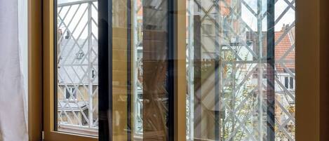 Apartment, 1 Bedroom, Balcony, Garden View | Interior