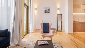 Appartement, 1 slaapkamer, balkon, uitzicht op tuin | Woonkamer