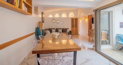 Villa with pool 10 minutes from the beach!