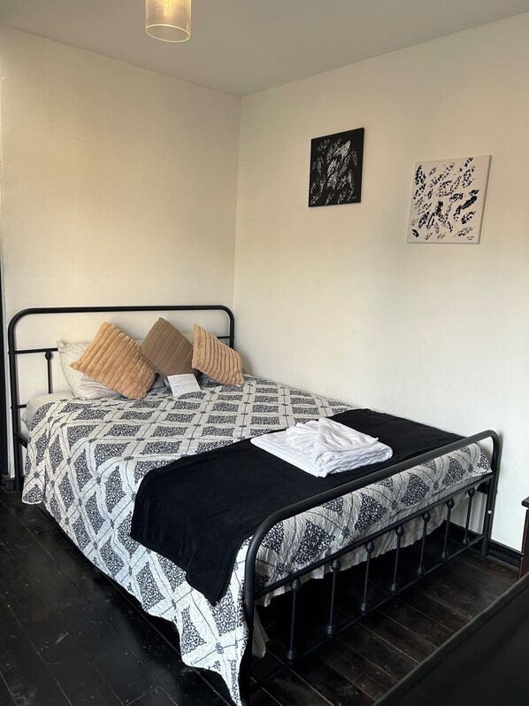 1 bedroom, iron/ironing board, WiFi