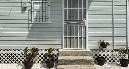 Cozy studio with WiFi in King’s Park, Belize City