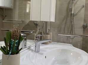 Apartment (Standard One Bedroom Apartment) | Bathroom - Luxury Lovran Apartments With Swimming Pool (Lovran)