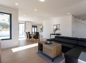 Villa (Three Bedroom Villa) | Living room