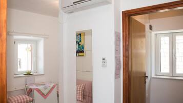 House (Three Bedroom Holiday Home with Terra) | 3 bedrooms, free WiFi