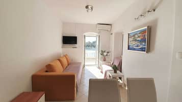 House (Three Bedroom Holiday Home with Terra) | Living room | 31-inch flat-screen TV with cable channels