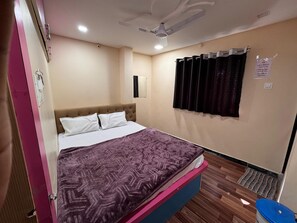 Deluxe Double Room - Hotel Shree Parwati Palace (Ujjain)