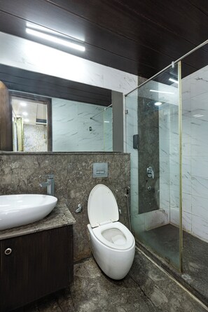 Deluxe Double Room | Bathroom - The Bed and Rock (New Delhi)