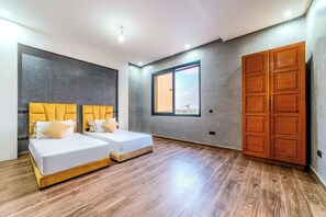 4 bedrooms, WiFi, bed sheets