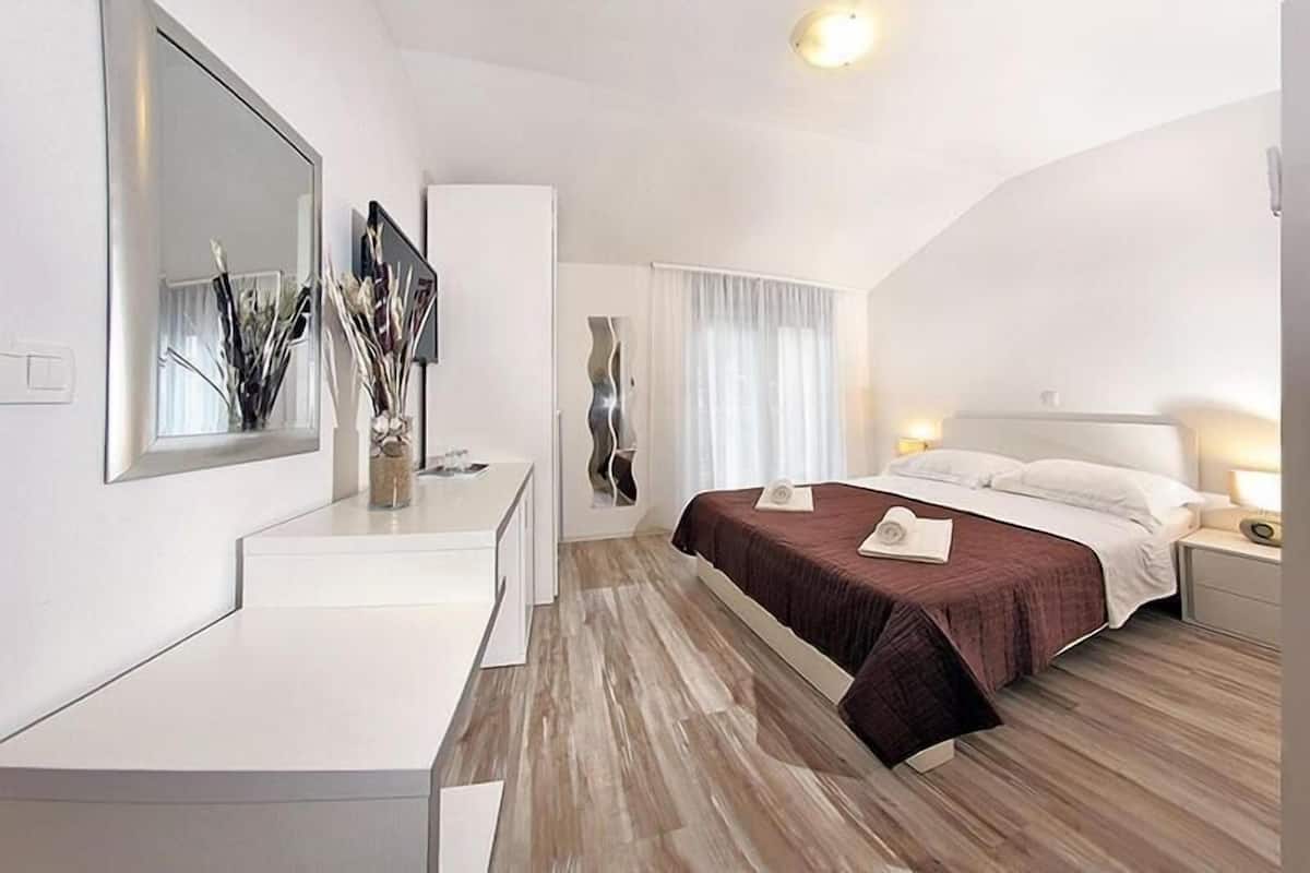 3 Schlafzimmer, Schreibtisch, laptopgeeigneter Arbeitsplatz