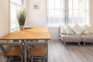 Apartment | 1 bedroom, Internet - Host Stay Harbour Lights (Ramsgate)