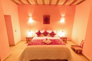 Cobrellits, decoració individual i mobiliari individual 