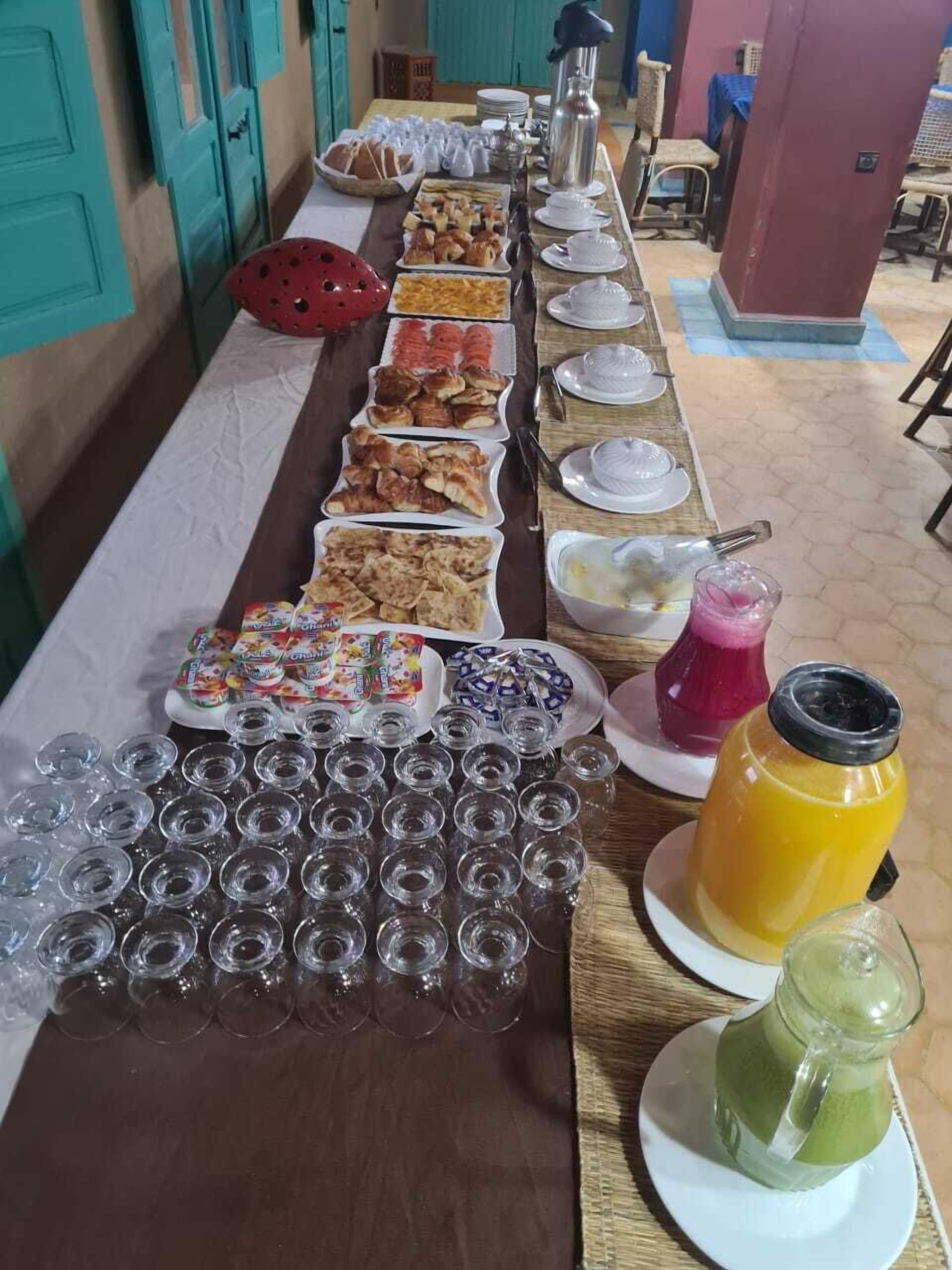 Desayuno bufé gratuito y diario