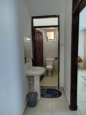 Dusj, bidé, håndklær og såpe