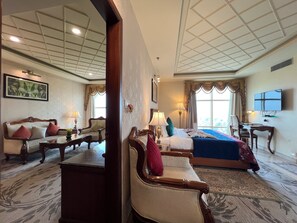 Blackout curtains, free WiFi, bed sheets - Hotel Royale de CASA (Guwahati)