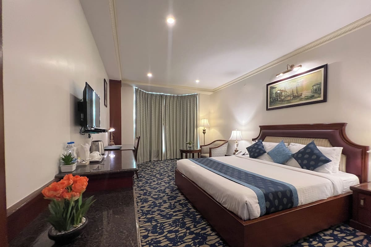 Cortinas blackout, wifi gratis y ropa de cama