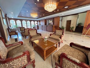 Lobby sitting area - Hotel Royale de CASA (Guwahati)