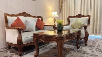 Blackout curtains, free WiFi, bed sheets