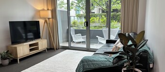 Modern Loft Retreat in Barton near Parliament House