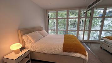 1 habitación, tabla de planchar con plancha, wifi gratis y ropa de cama
