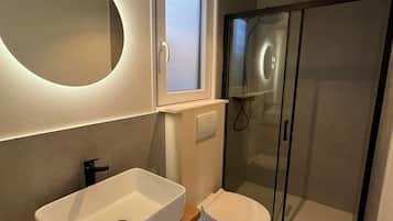 Mobile Home (Two Bedroom Mobile Home with Terrace ) | Bathroom | Shower, towels