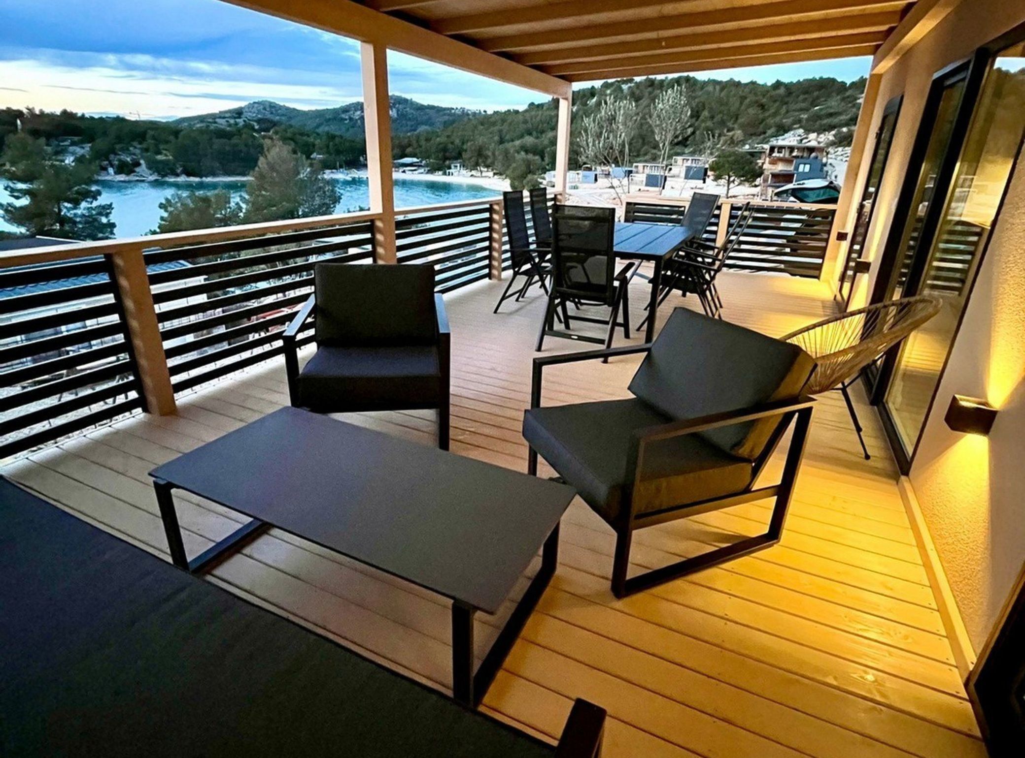 Mobil enhet (Two Bedroom Mobile Home with Terrace ) | Balkong