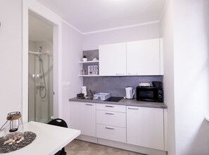 Appartement (Standard One Bedroom Apartment) | Cuisine privée | Réfrigérateur