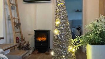 Apartment (Classic One Bedroom Apartment with Te) | Living room